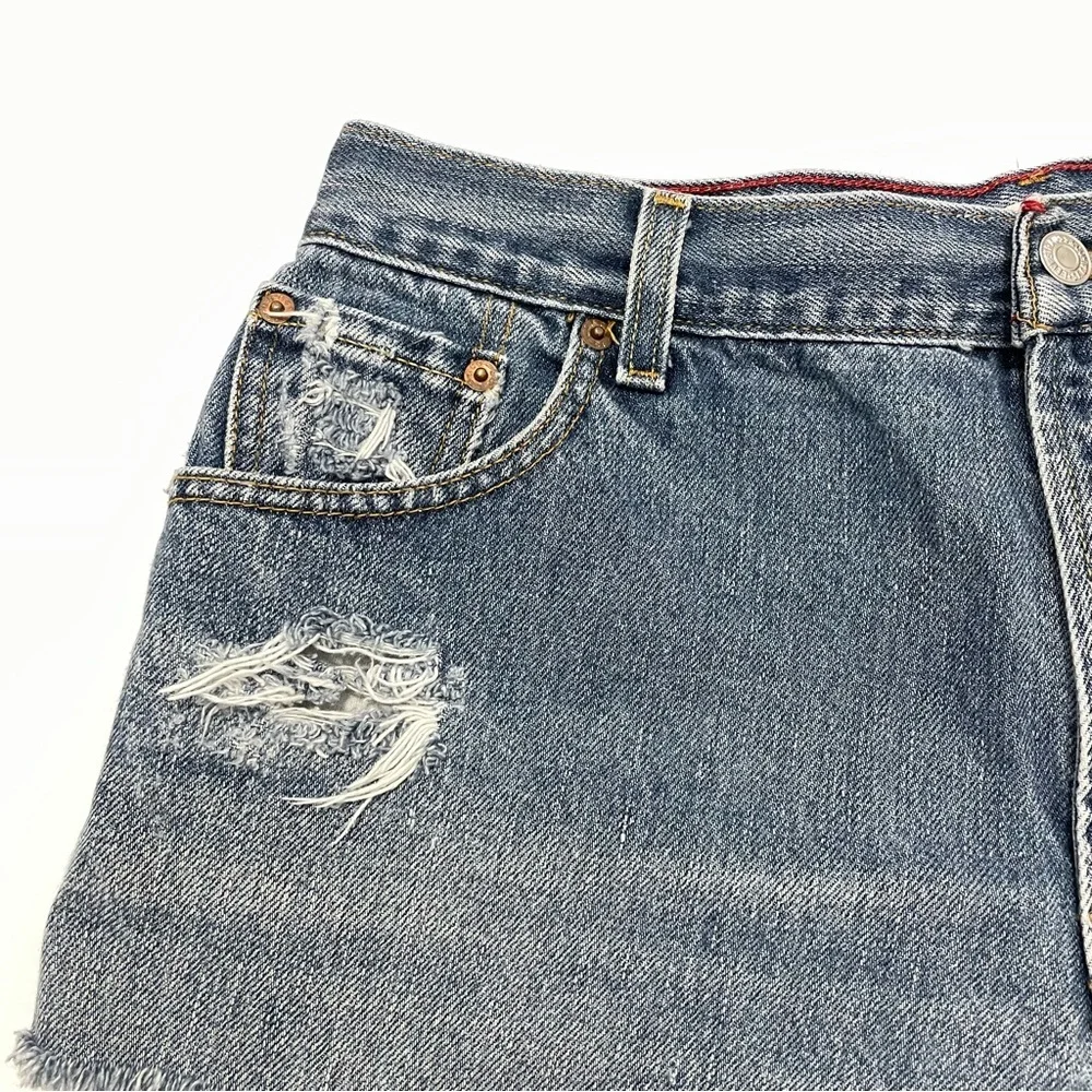 Levi’s Women’s 550 Relaxed Distressed Denim Shorts Size 14